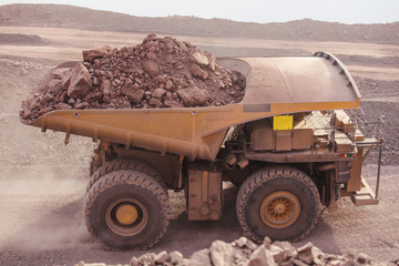 Mining Activity, mining dump truck © Luis Sandoval M.