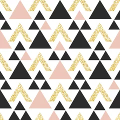 Behang Gouden geometrische driehoek achtergrond. Abstract naadloos patroon met driehoeken in goud en donkergrijs. © pashabo