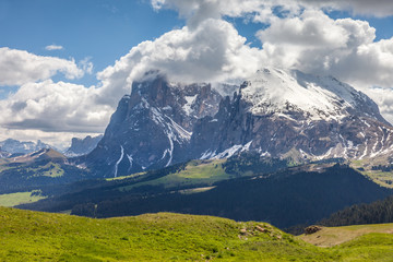 Bergpanorama mit Plattkofel auf der Seiser Alm