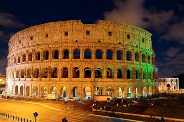 Fototapeta na wymiar Colosseum in Rome at night