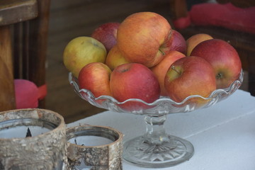 Obstschale mit Äpfeln