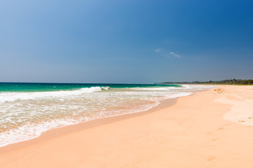 Fototapeta na wymiar Indian Ocean sun water in Sri Lanka