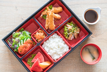 fried shrimp in bento set