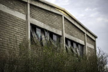 Fototapeta na wymiar Verlassenes Fabrikgebäude