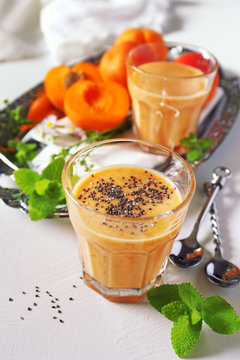  Apricot smoothie and chia seeds