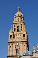 Fototapeta na wymiar Torre de la catedral murciana