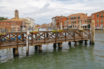 PONTON EN BOIS SUR L'EAU À MURANO