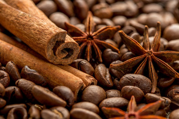 Obraz na płótnie Canvas coffee beans, spices and cinnamon star anise