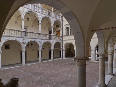 Innenhof von Schloss Porcia in Spittal an der Drau / K&auml;rnten / &Ouml;sterreich