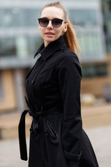 Obraz premium Beautiful girl in a cloak and black glasses