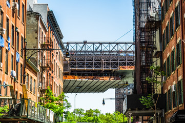 Obraz premium Brooklyn Bridge under Construction Seen from Underneath, USA