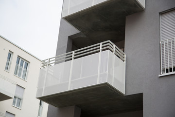 Wohnhaus mit Balkon