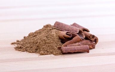 raw and crushed cinnamon
