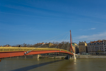 Lyon et pont suspendu