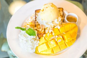 Ripe mango ice cream with toast and honey