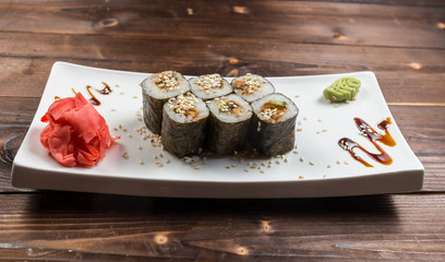 roll with avocado