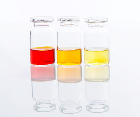 Boccette per laboratorio medico con reagente chimico