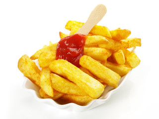 Dicke Pommes Frites mit Ketchup