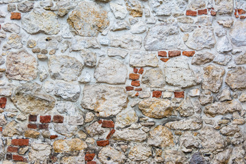 Mur z kolorowych kamieni. © Zbigniew