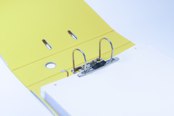 Dokumente, Schriftstücke und Akten im Ordner