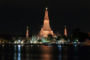 Naklejka premium arun temple in bangkok, thailand