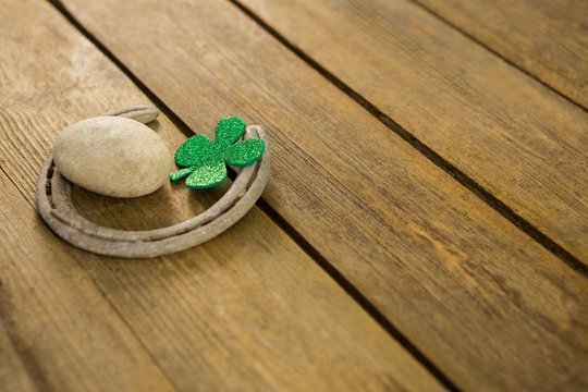 St Patricks Day shamrocks with horseshoe and pebble