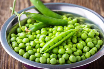 Raw organic green peas in  bowl