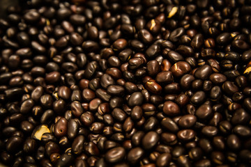 Angeröstete Kaffeebohnen