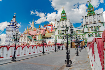 Obraz premium view of the city of Moscow in Russia, famous for Red Square and the colorful St. Basil's Cathedral
