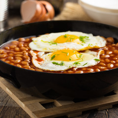 Gebackene Bohnen mit Ei - Baked beans with egg