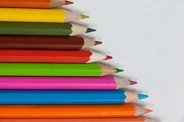 Naklejka premium Colorful color pencil arranged in diagonal line