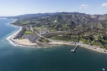 Fototapete Rund Luftaufnahme von Malibu Pier und Surfrider Beach in der Nähe von Los Angeles, Kalifornien. © trekandphoto