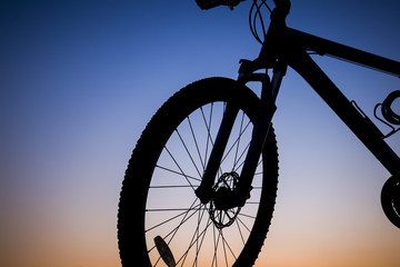 Fototapeta premium The silhouette of mountain bike