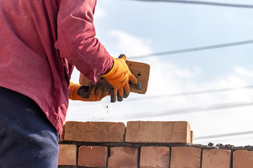 Worker builds a brick wall in the house