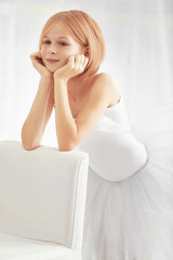 Obraz premium Small ballerina dancer at home