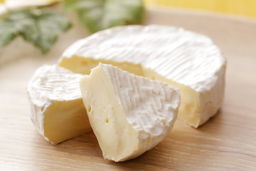 カマンベールチーズ　Camembert cheese - obrazy, fototapety, plakaty