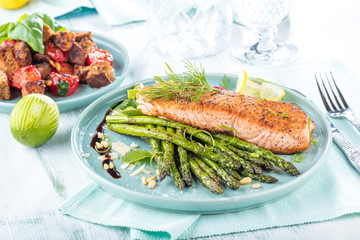 Lachsfilet mit Spargel