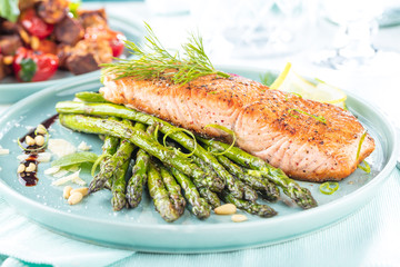 Lachsfilet mit Spargel