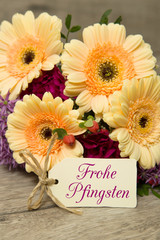 Blumen und Karte: Frohe Pfingsten