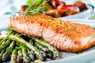 Lachsfilet mit Spargel