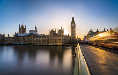 Fototapeta na wymiar Big Ben and the houses of Parliament in London at dusk