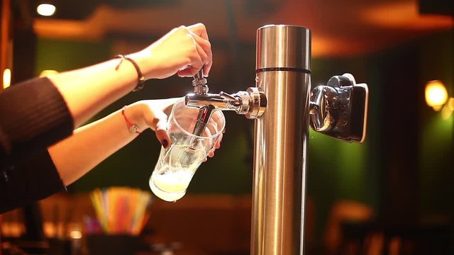 Color footage of a waiter pouring draught beer into a glass, in a pub or restaurant. 
