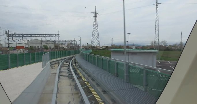 Treno Pisa Mover automatico senza conducente