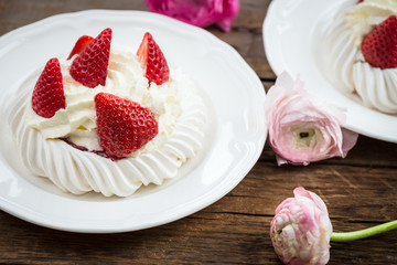 Mini Pavlova Meringue Cake with Fresh Strawberries