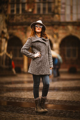 Naklejka premium Beautiful Girl in the city centre with hat and sunglasses