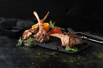 Abwaschbare Fototapete Grilled lamb rack with spices and sauce © Belokoni Dmitri