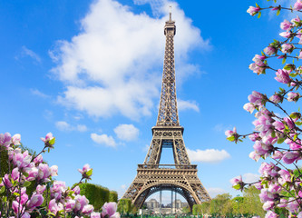 Obrazy na Szkle  Eiffel Tower in sunny spring day in Paris, France