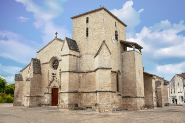 Fototapeta na wymiar Coulon. Eglise sainte trinité. Deux Sèvres, Poitou Charentes