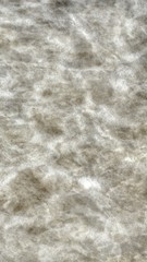 Schäumendes Wasser in einem Fluss