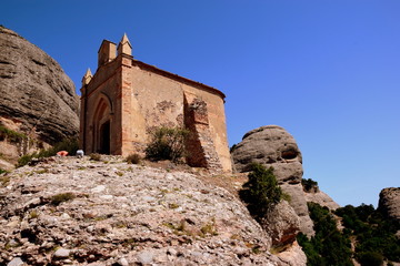 Monastero sulla montagna Spagna sereno cielo roccia estate caldo religione natura
